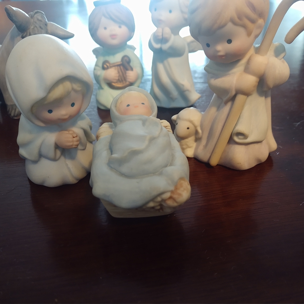 Vintage Heavenly Blessings Nativity Collection - 12 figurines - Picture 3 of 14